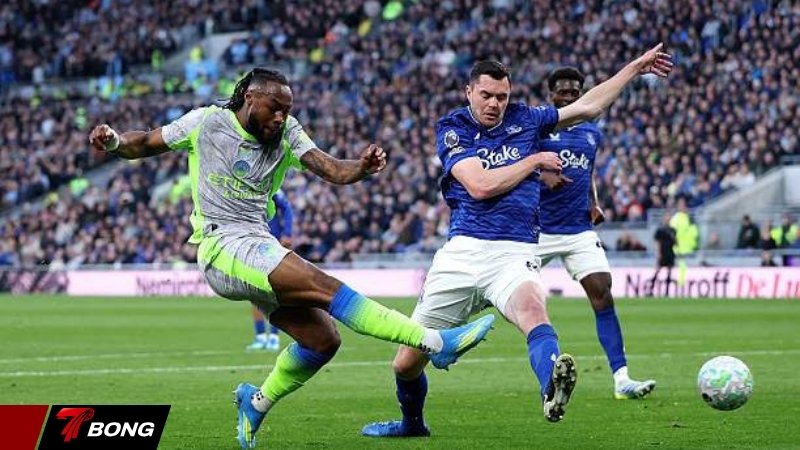 Jérémy Doku tung siêu phẩm ở phút 90+7, giúp Man City giật lại 1 điểm từ tay Everton. 